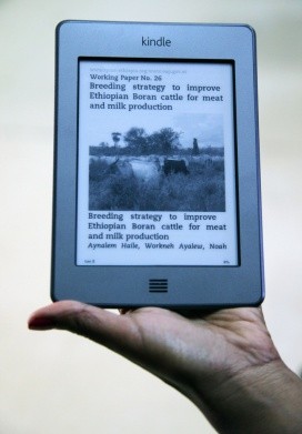 Kindle e-readers for development agents and extension experts. Photo: Zerihun Sewunet/ILRI