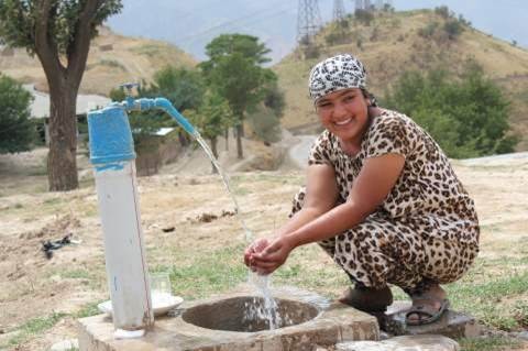 Feminization of agriculture in Central Asia goes beyond women working as laborers on farms; it implies that women are taking over a wider number of agricultural occupations. Bukhara, Uzbekistan.