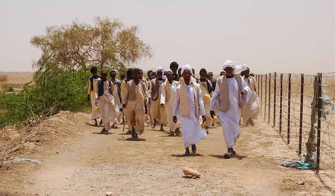 The community walking along the Hafir (right side of the fence). Photo: Matthijs Kool