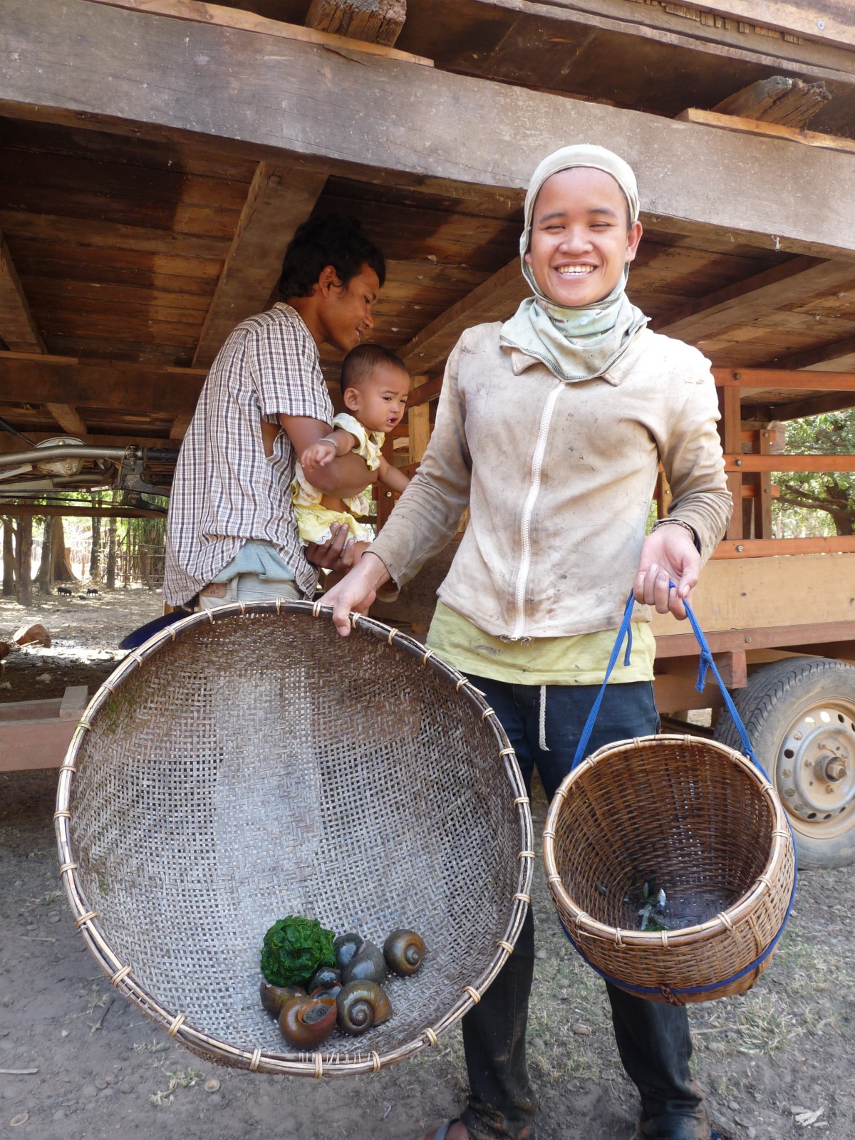 woman collecting snails lao resettlement