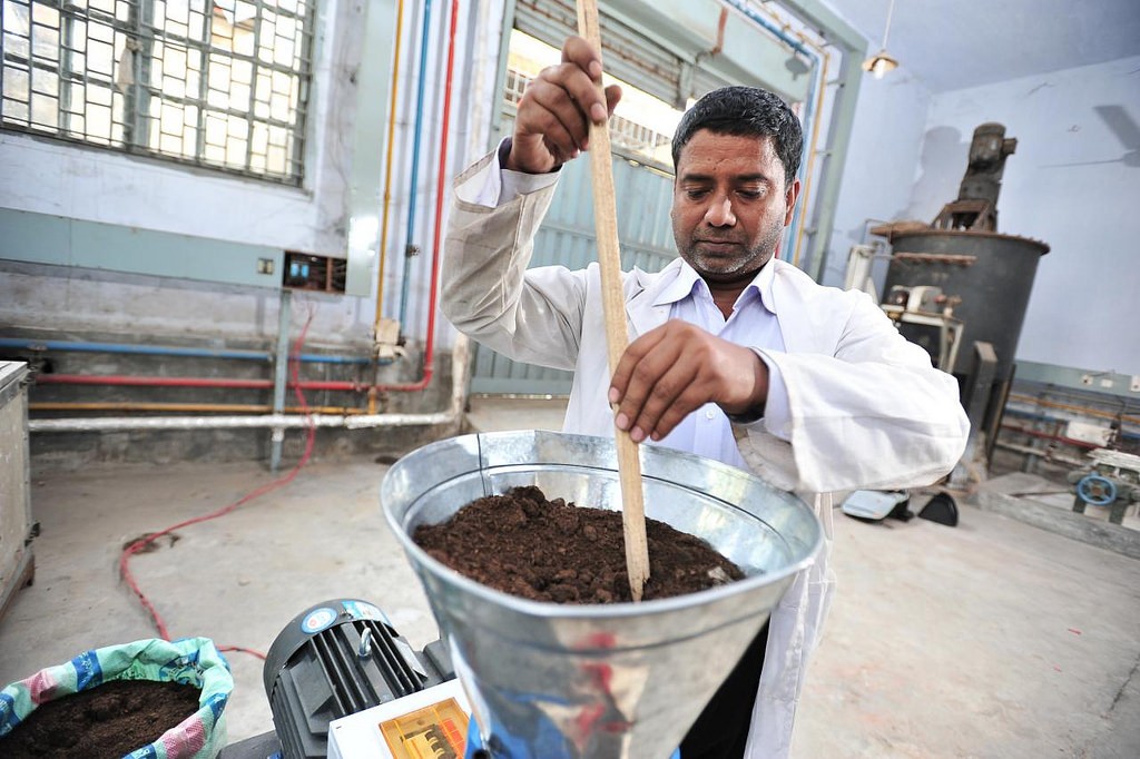 making fecal sludge fortifer pellet fecal sludge fortifer pellet