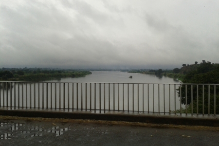 Shire river, tributary to the Zambezi. Mozambique and Malawi signed an agreement in 2003 to improve responses to flooding on the Shire.