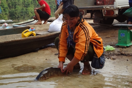 woman with fish Lao resettlement