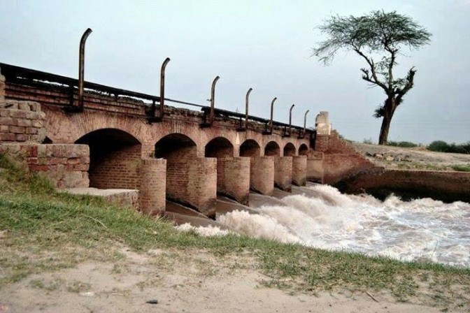 Aging canal infrastructure in Punjab, Pakistan. Photo: Junaidrao on Flickr