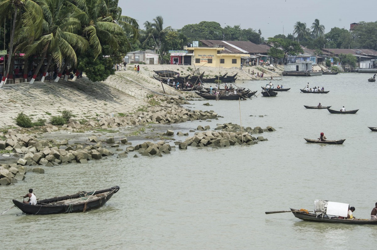 Fisherfolk along Meghna River, Bangladesh Fisherfolk along Meghna River, Bangladesh